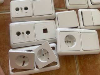 Enchufes, interruptores y mecanismos eléctricos