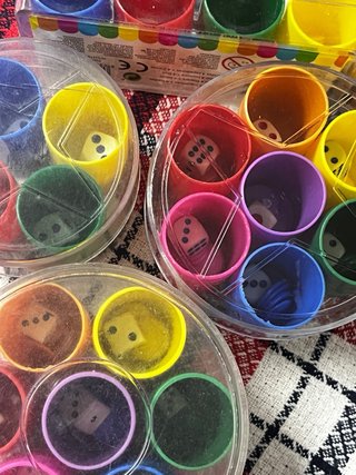 Cubiletes de parchis