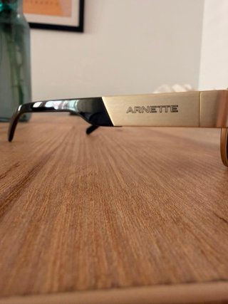 Gafas de sol Arnette doradas y negras