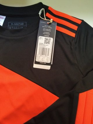 Camiseta Adidas larga negra y roja Talla M
