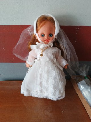 Muñeca antigua de comunión