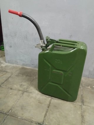 Bidón militar 20L verde con boquilla
