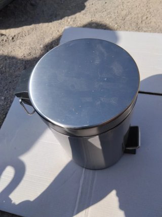 Cubo basura pedal metal y plástico