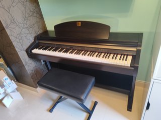 Piano Digital Yamaha Clavinova CLP 930 + Banqueta