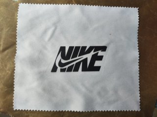 Limpia gafas Nike blanco