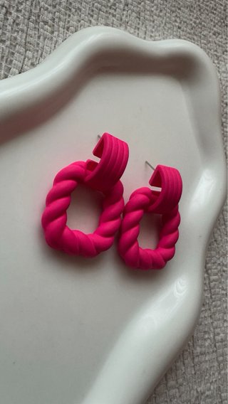 Orecchini fucsia fluo maxi anello intrecciato