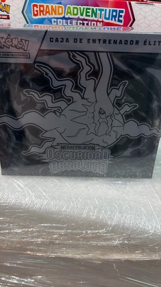 Caja Entrenador Élite Oscuridad Absoluta Pokémon