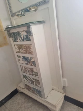 Tocador restaurado con espejo