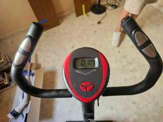 Bicicleta Estática Negra y Roja