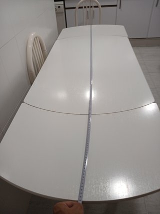 Mesa de cocina extensible blanca con 4 sillas