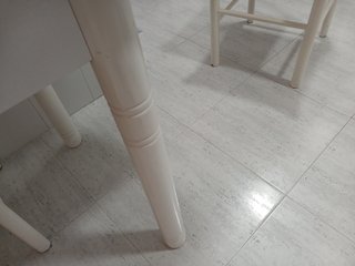 Mesa de cocina extensible blanca con 4 sillas