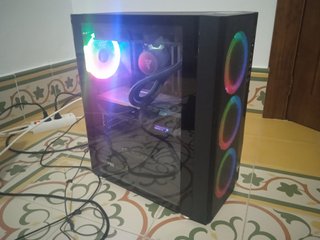 AMD Ryzen 7 9800X3D / 32GB / 2TB SSD / RX 9070 XT
