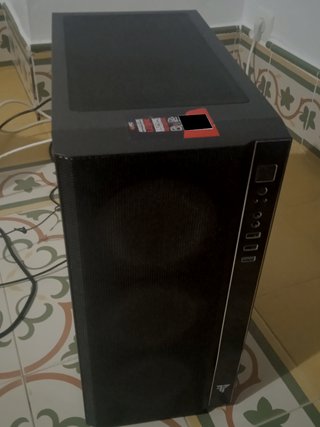 AMD Ryzen 7 9800X3D / 32GB / 2TB SSD / RX 9070 XT