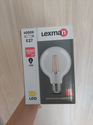 Lámpara de techo gris de tela.