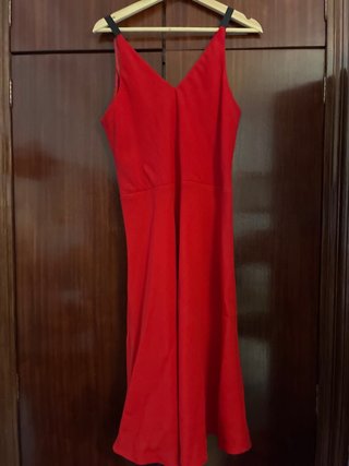 Vestido rojo tirantes con flor negra