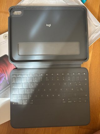 Funda Logitech Rugged Folio iPad 10ª Gen