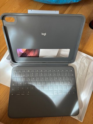 Funda Logitech Rugged Folio iPad 10ª Gen