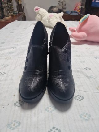 Zapatos de tacón estilo antiguo sin usar