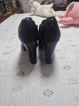 Zapatos de tacón estilo antiguo sin usar