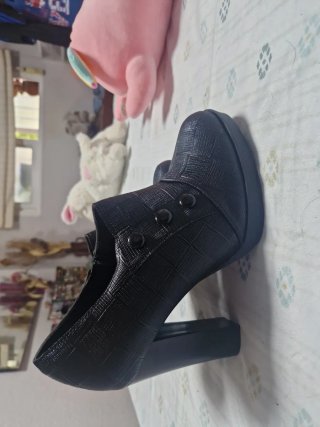 Zapatos de tacón estilo antiguo sin usar