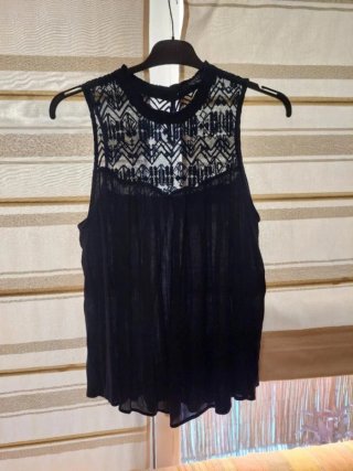 Blusa sin mangas con encaje