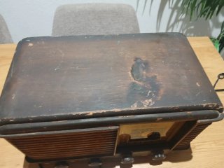 Radio Retro Marrón y Negra