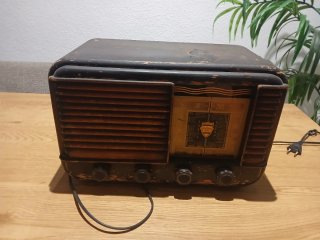 Radio Retro Marrón y Negra