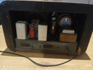 Radio Retro Marrón y Negra