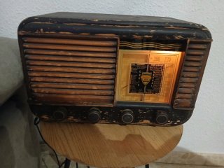 Radio Retro Marrón y Negra
