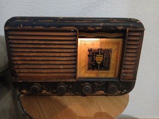 Radio Retro Marrón y Negra