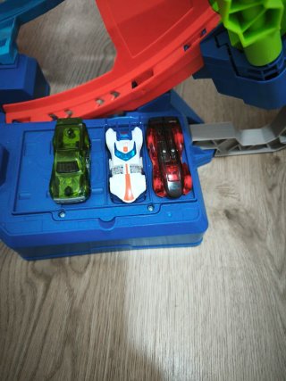 Pista Hot Wheels 4 Loopings con tres coches