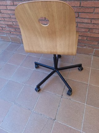 Silla giratoria IKEA madera y metal