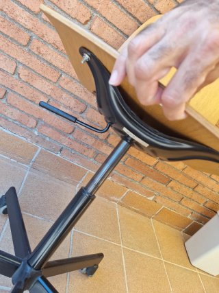Silla giratoria IKEA madera y metal