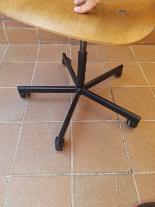 Silla giratoria IKEA madera y metal
