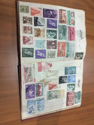 Cuaderno con colección de sellos