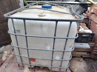 Depósito agua 1000L.