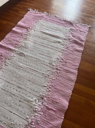 Alfombra Zara Home Rosa y Blanca