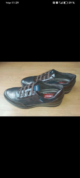 Zapatos deportivos Virucci marrones y plateados