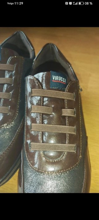 Zapatos deportivos Virucci marrones y plateados