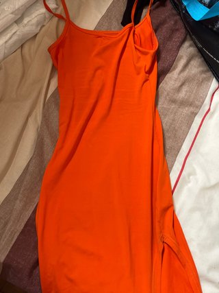 Vestido largo naranja con abertura