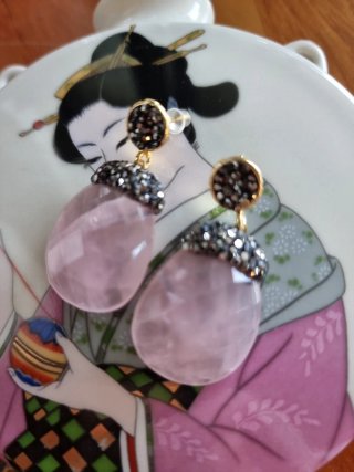 Pendientes cuarzo rosa bañados en oro