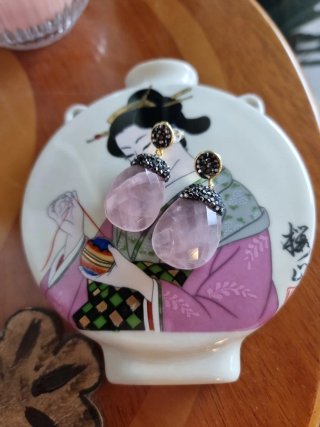 Pendientes cuarzo rosa bañados en oro