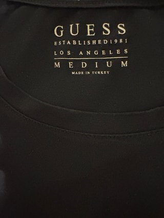 Camiseta Guess Negra Talla M Logo Triángulo