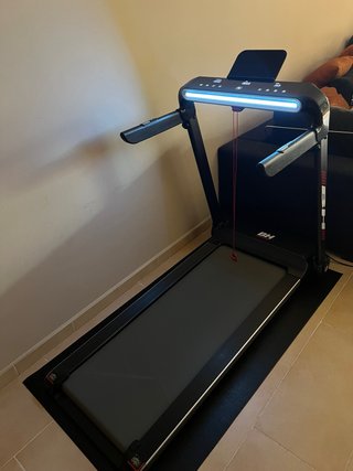 Cinta de correr BH plegable negra con luz
