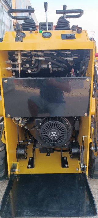 Minicargadora de ruedas amarilla