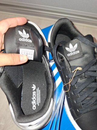 Zapatillas Adidas Court Tourino Negras y Blancas