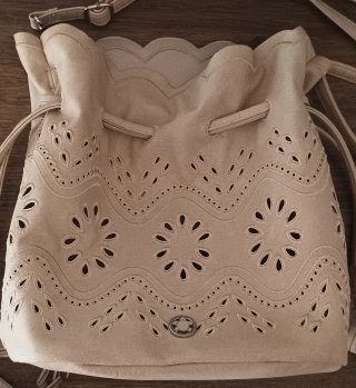Bolso Caminatta Beige, con cartera interior unida.