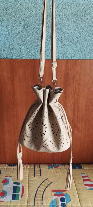 Bolso Caminatta Beige, con cartera interior unida.
