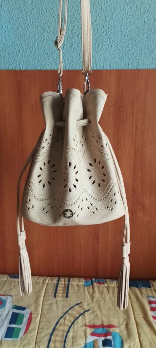 Bolso Caminatta Beige, con cartera interior unida.