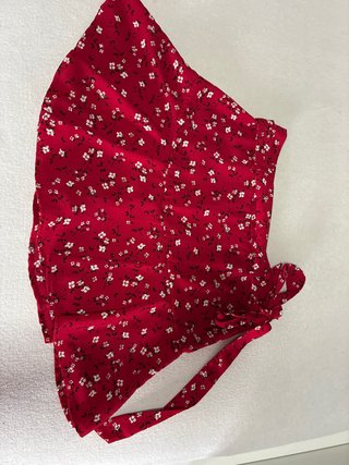Falda pantalón flores Stradivarius roja